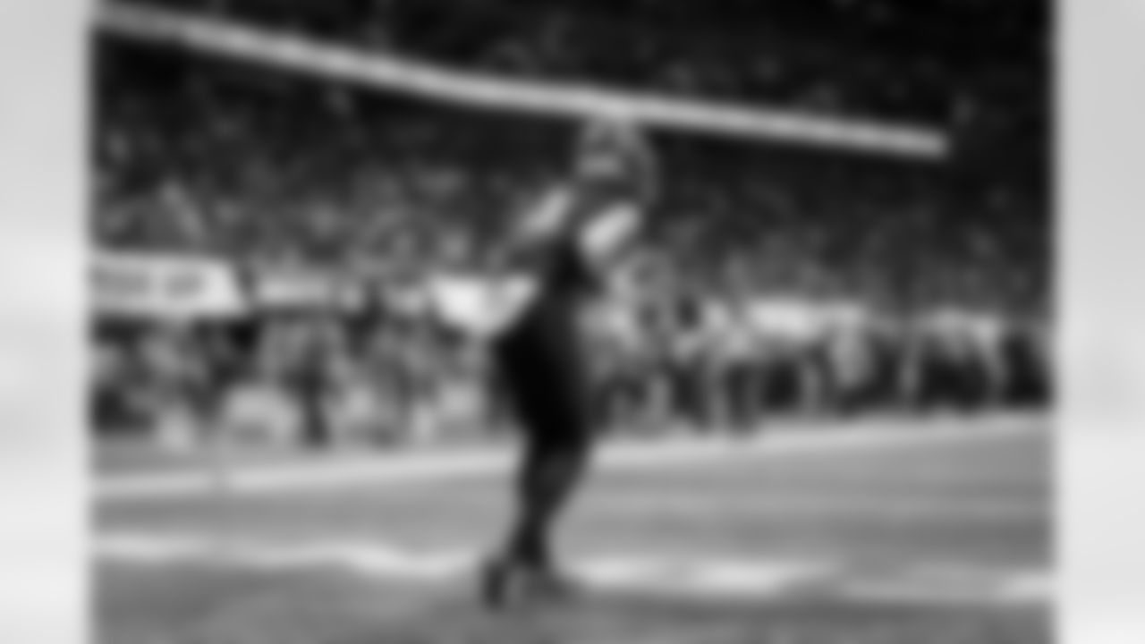 Atlanta Falcons wide receiver Drake London #5 scores a touchdown during the Week 18 Game against the New Orleans Saints at Mercedes-Benz Stadium in Atlanta, Georgia on Sunday, January 4, 2026. (Photo by AJ Reynolds/Atlanta Falcons)