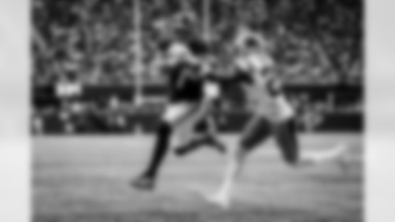 Atlanta Falcons running back Bijan Robinson #7 scores a touchdown during the Week 11 Game against the Carolina Panthers at Mercedes-Benz Stadium in Atlanta, Georgia on Sunday, November 16, 2025. (Photo by AJ Reynolds/Atlanta Falcons)