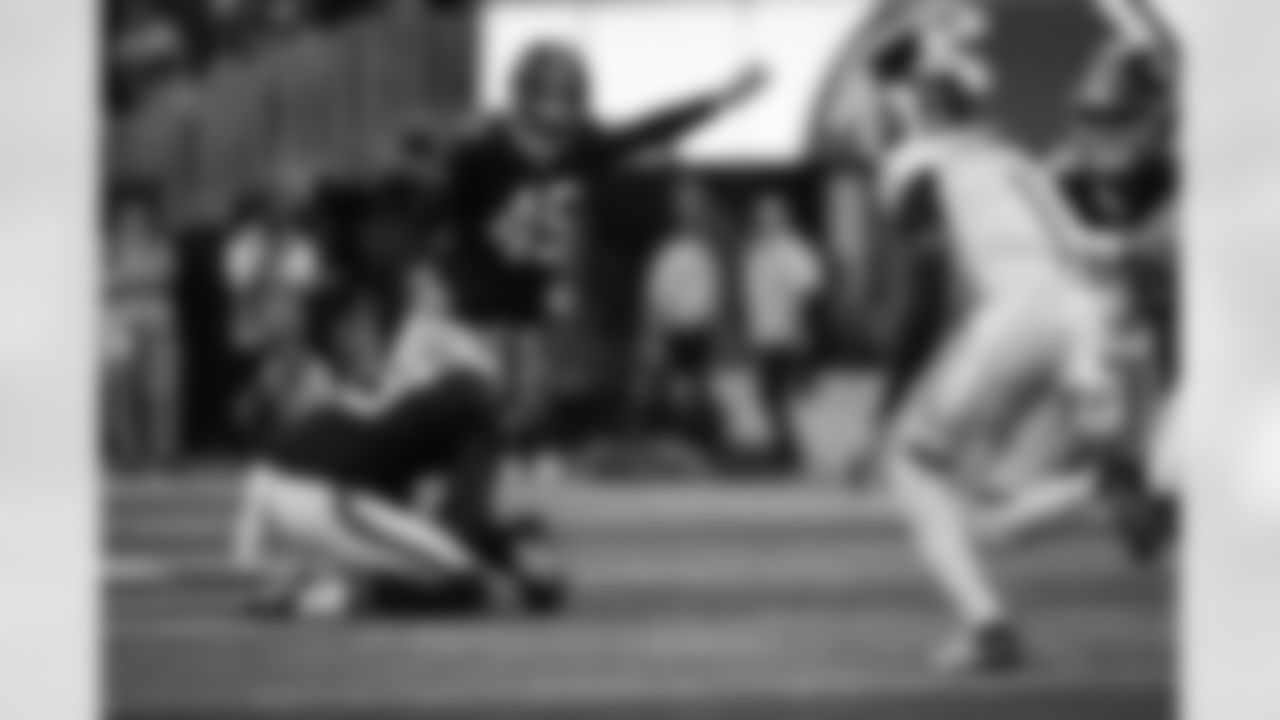 Atlanta Falcons kicker Zane Gonzalez #45 makes a field goal during the Week 17 Game against the Los Angeles Rams at Mercedes-Benz Stadium in Atlanta, Georgia on Monday, December 29, 2025. (Photo by Jay Bendlin/Atlanta Falcons)