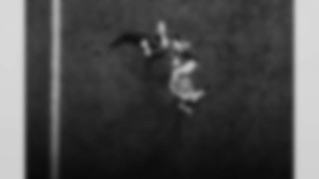 Atlanta Falcons wide receiver Drake London #5 makes a catch during the Week 18 Game against the New Orleans Saints at Mercedes-Benz Stadium in Atlanta, Georgia on Sunday, January 4, 2026. (Photo by Taylor McLaughlin/Atlanta Falcons)