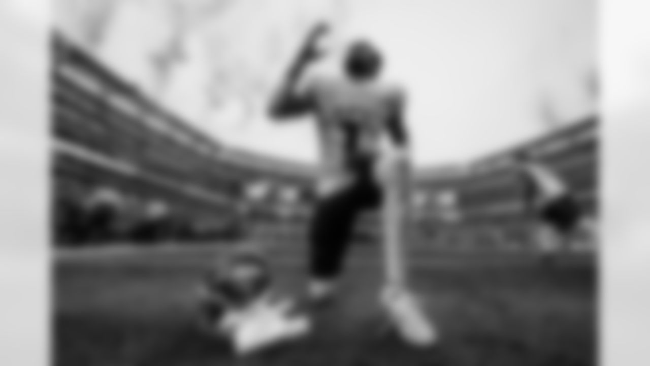 Atlanta Falcons wide receiver Darnell Mooney #1 prior to the Week 13 Game against the New York Jets at Metlife Stadium in East Rutherford, New Jersey on Sunday, November 30, 2025. (Photo by Taylor McLaughlin/Atlanta Falcons)