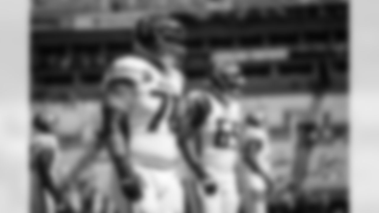 Atlanta Falcons tackle Jake Matthews #70 warms up prior to the Week 3 Game against the Carolina Panthers at Bank of America Stadium in Charlotte, North Carolina on Sunday, September 21, 2025. (Photo by Joshua Lavallee/Atlanta Falcons)