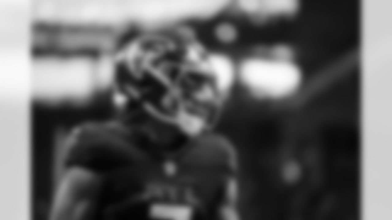 Atlanta Falcons running back Bijan Robinson #7 warms up before the Week 18 Game against the New Orleans Saints at Mercedes-Benz Stadium in Atlanta, Georgia on Sunday, January 4, 2026. (Photo by AJ Reynolds/Atlanta Falcons)