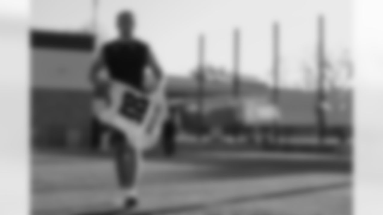 Atlanta Falcons tight end Teagan Quitoriano #85 during practice at the FC Union Berlin Training Facility in Berlin, Germany on Friday, November 7, 2025. (Photo by Taylor McLaughlin/Atlanta Falcons)