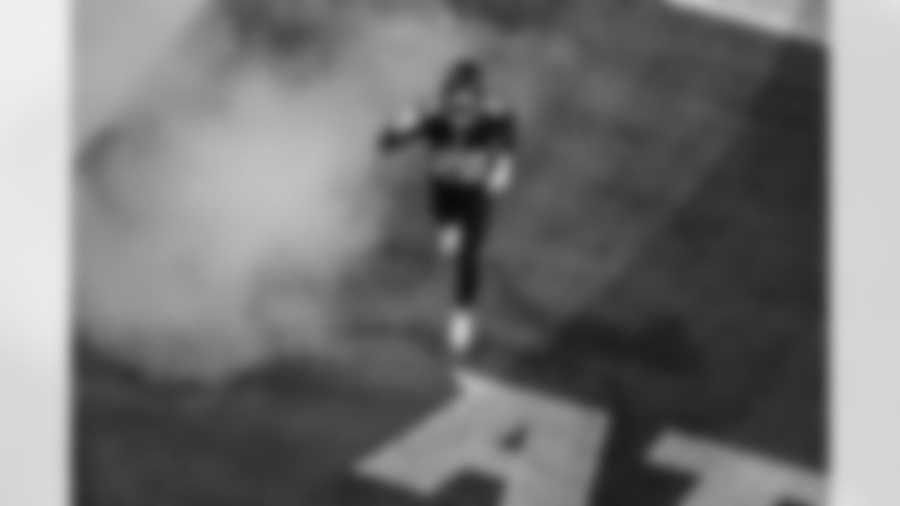 Atlanta Falcons cornerback Dee Alford #20 runs out prior to the Week 8 Game against the Miami Dolphins at Mercedes-Benz Stadium in Atlanta, Georgia on Sunday, October 26, 2025. (Photo by Mitch Martin/Atlanta Falcons)