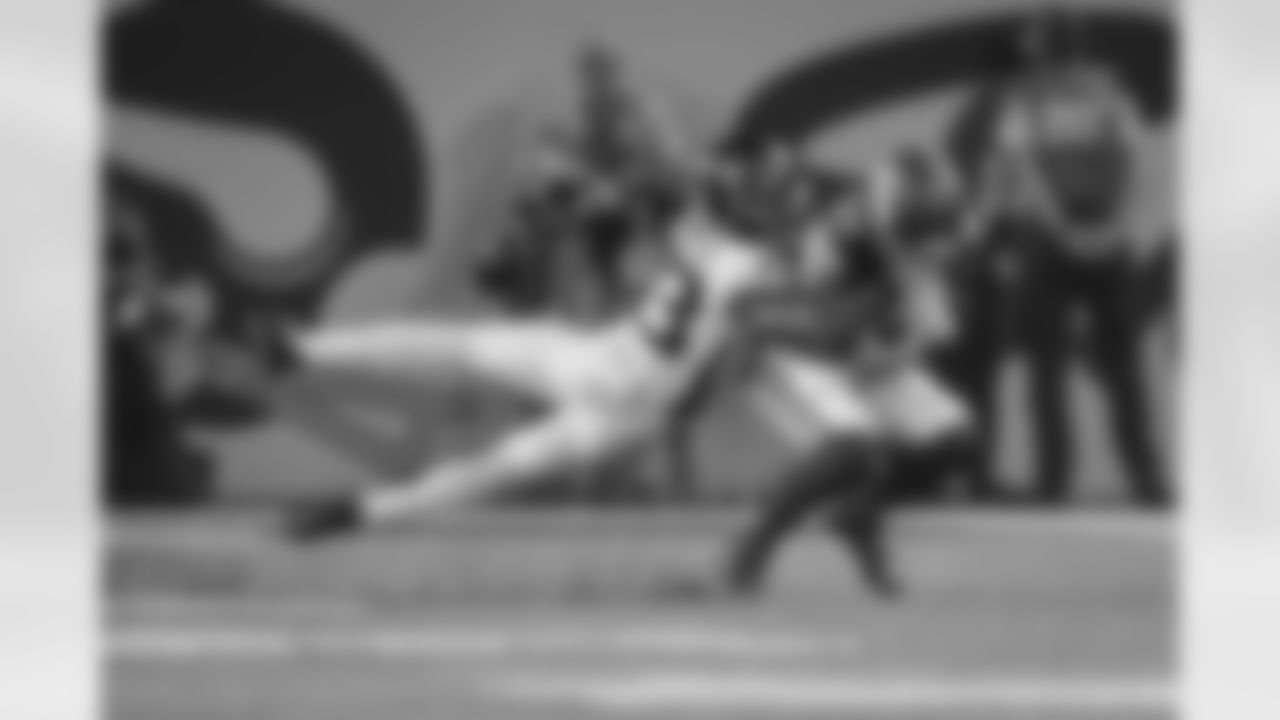 Atlanta Falcons defensive back Billy Bowman Jr. #33 makes a tackle during the Week 2 Game against the Minnesota Vikings at U.S. Bank Stadium in Minneapolis, Minnesota on Sunday, September 14, 2025. (Photo by Jay Bendlin/Atlanta Falcons)