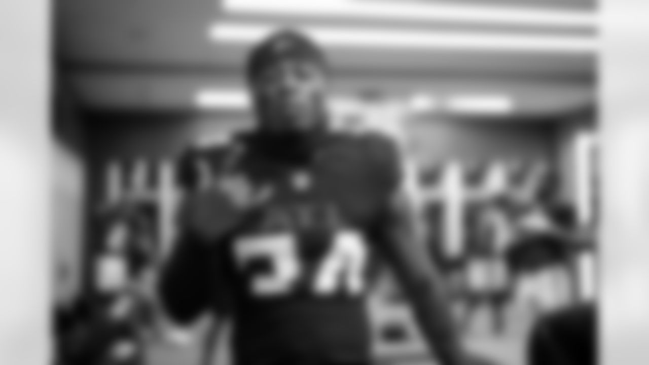 Atlanta Falcons safety Jammie Robinson #34 prepares in the locker room before the Week 11 Game against the Carolina Panthers at Mercedes-Benz Stadium in Atlanta, Georgia on Sunday, November 16, 2025. (Photo by Jay Bendlin/Atlanta Falcons)
