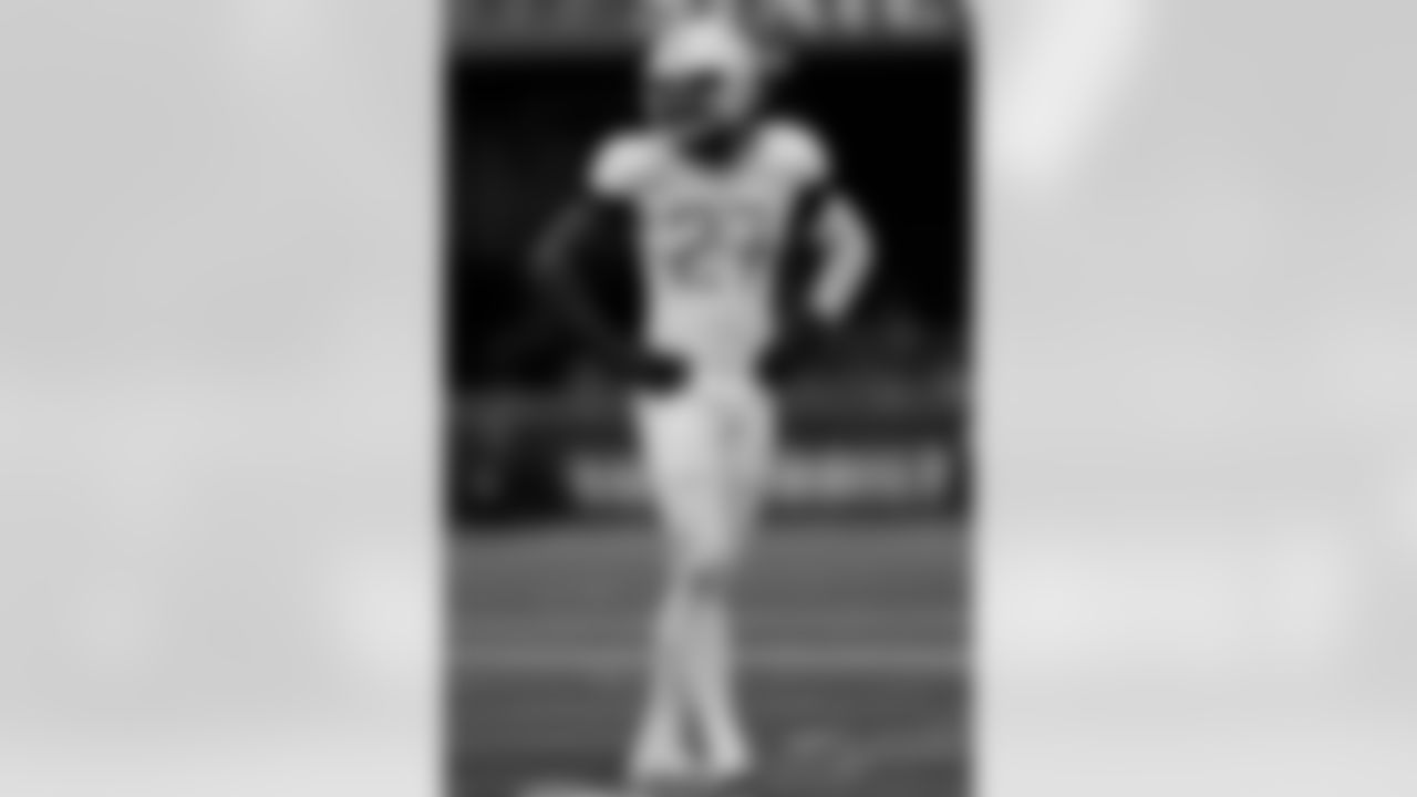 Tennessee defensive lineman James Pearce Jr. (27) plays during the first half of an NCAA college football game against Vanderbilt, Saturday, Nov. 30, 2024, in Nashville, Tenn. (AP Photo/George Walker IV)