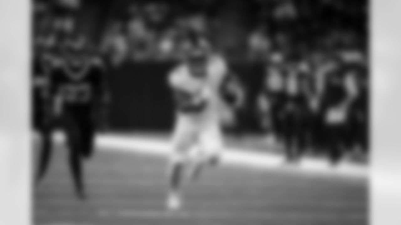 Atlanta Falcons running back Bijan Robinson #7 runs the ball during the Week 12 Game against the New Orleans Saints at Caesars Superdome in New Orleans, Louisiana on Sunday, November 23, 2025. (Photo by Taylor McLaughlin/Atlanta Falcons)