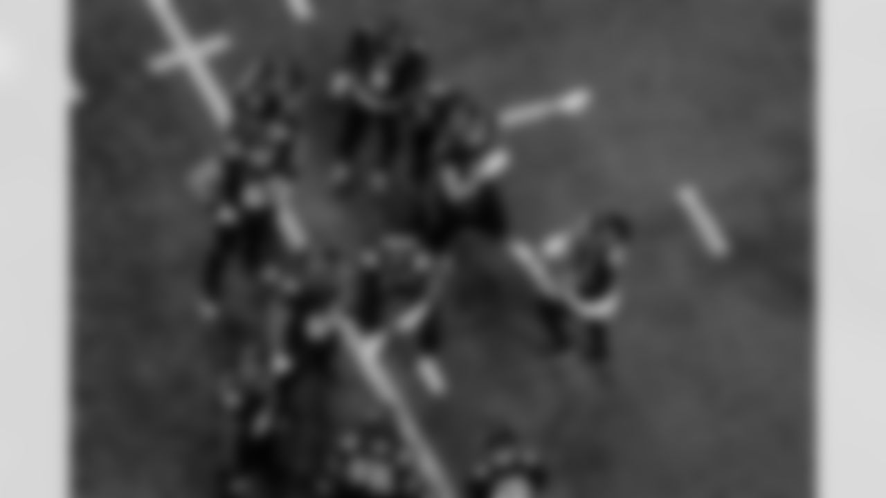 Atlanta Falcons wide receiver Drake London #5 and Atlanta Falcons running back Bijan Robinson #7 during warm ups before the Week 18 Game against the New Orleans Saints at Mercedes-Benz Stadium in Atlanta, Georgia on Sunday, January 4, 2026. (Photo by Taylor McLaughlin/Atlanta Falcons)