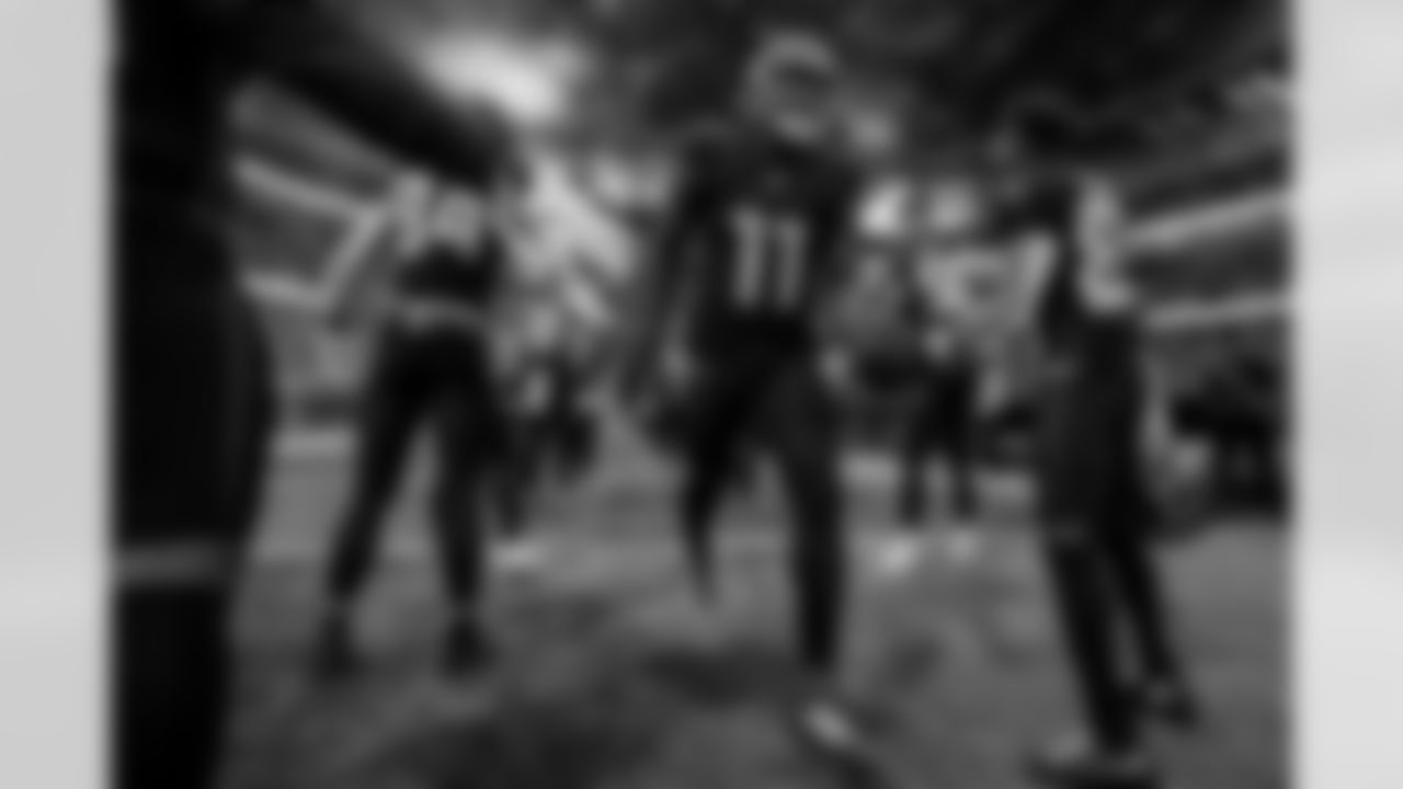 Atlanta Falcons edge rusher Jalon Walker #11 runs onto the field before the Week 18 Game against the New Orleans Saints at Mercedes-Benz Stadium in Atlanta, Georgia on Sunday, January 4, 2026. (Photo by Matthew Grimes/Atlanta Falcons)