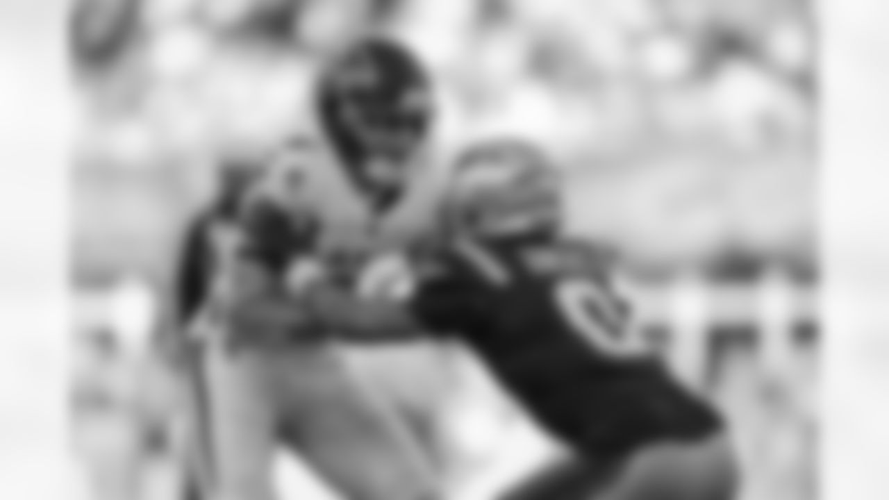 Atlanta Falcons wide receiver Drake London #5 blocks during the Week 9 Game against the New England Patriots at Gillette Stadium in Foxborough, Massachusetts on Sunday, November 2, 2025. (Photo by Jay Bendlin/Atlanta Falcons)