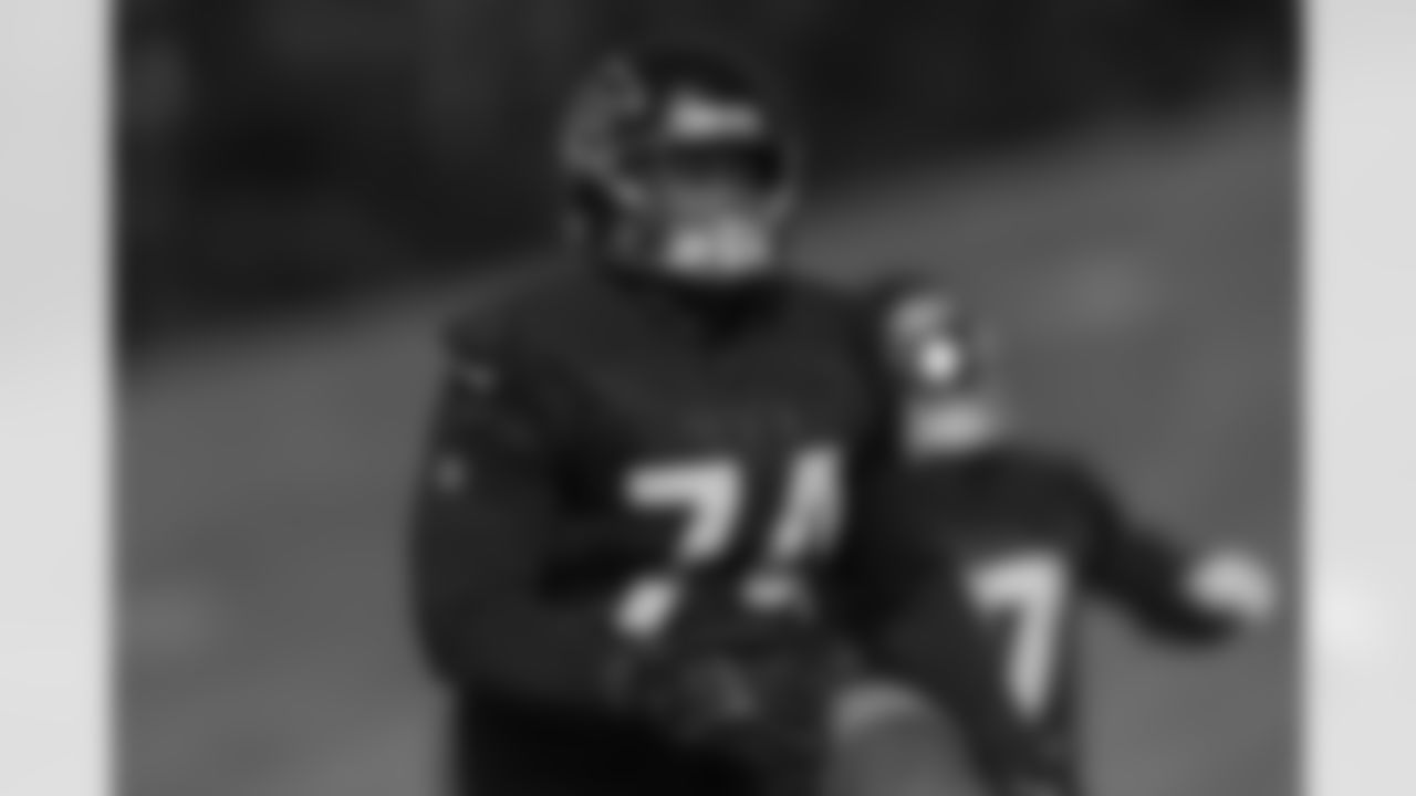 Atlanta Falcons nose tackle Travis Bell #74