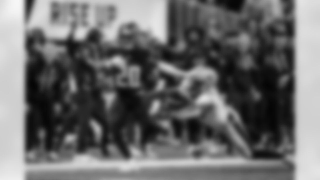 Atlanta Falcons cornerback Dee Alford #20 intercepts the ball during the Week 18 Game against the New Orleans Saints at Mercedes-Benz Stadium in Atlanta, Georgia on Sunday, January 4, 2026. (Photo by Brandon Magnus/Atlanta Falcons)