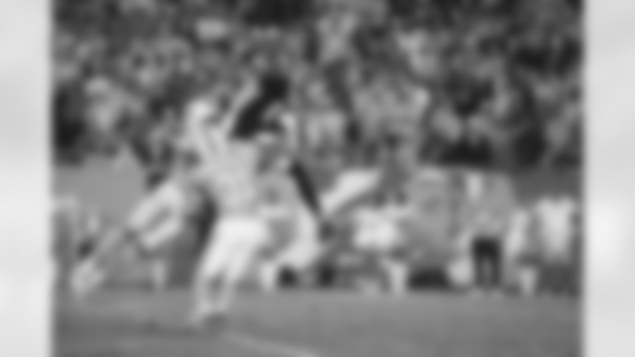 Atlanta Falcons wide receiver David Sills V #87 during the Week 15 Game against the Tampa Bay Buccaneers at Raymond James Stadium in Tampa, Florida on Thursday, December 11, 2025. (Photo by Brandon Magnus/Atlanta Falcons)