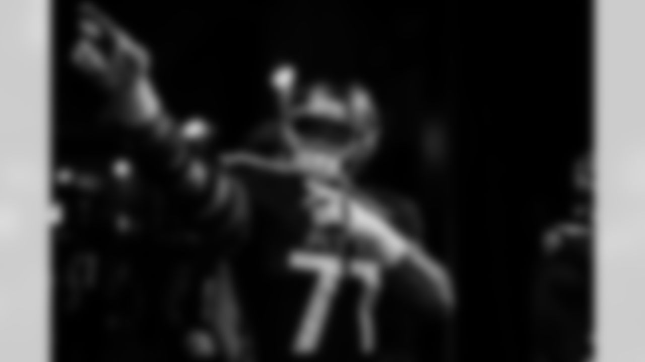 Atlanta Falcons offensive lineman Elijah Wilkinson #71 walks out of the tunnel for warm ups before the Week 18 Game against the New Orleans Saints at Mercedes-Benz Stadium in Atlanta, Georgia on Sunday, January 4, 2026. (Photo by Brandon Magnus/Atlanta Falcons)