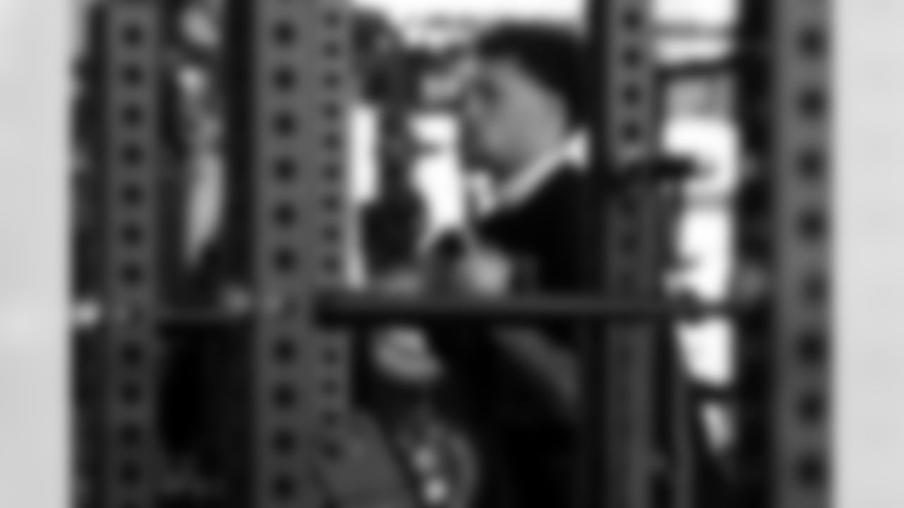 Atlanta Falcons tight end Feleipe Franks #84 during team lift at Atlanta Falcons Training Facility in Flowery Branch, Georgia, on Monday, December 8, 2025. (Photo by Taylor McLaughlin/Atlanta Falcons)