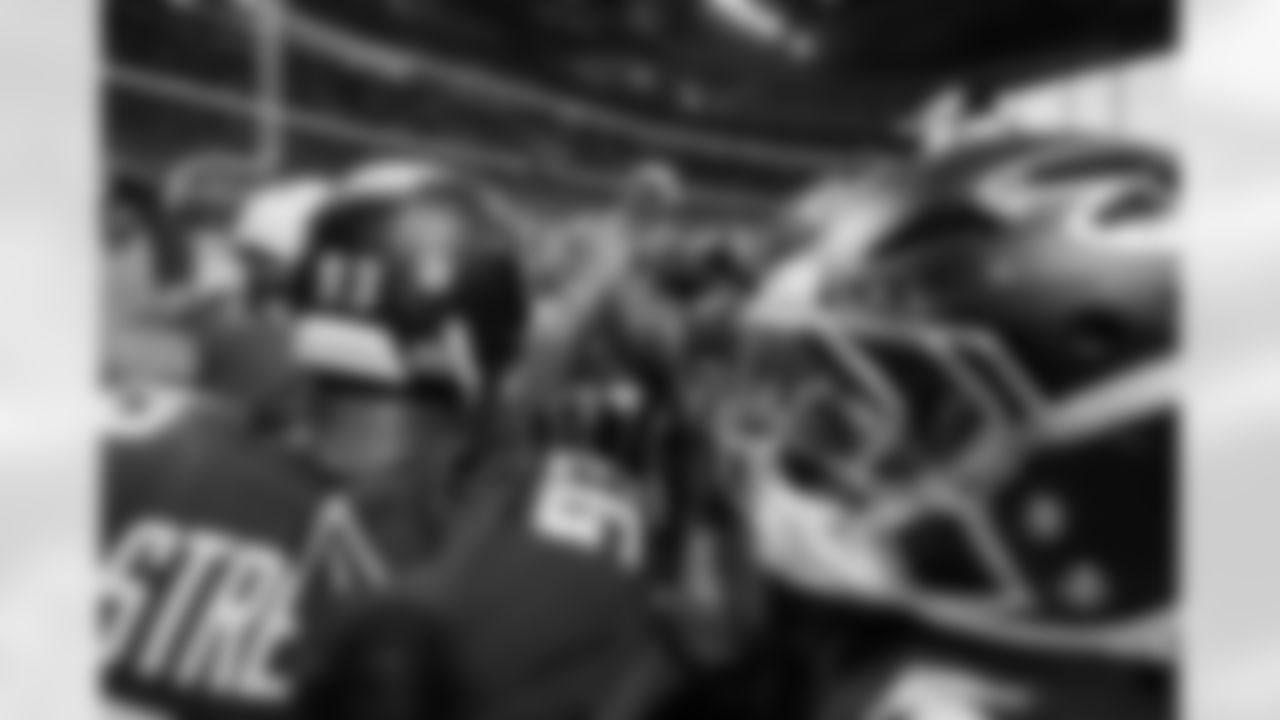 Atlanta Falcons players huddle before the Preseason Game against the Detroit Lions at Mercedes-Benz Stadium in Atlanta, Georgia on Friday, August 8, 2025. (Photo by Taylor McLaughlin/Atlanta Falcons)