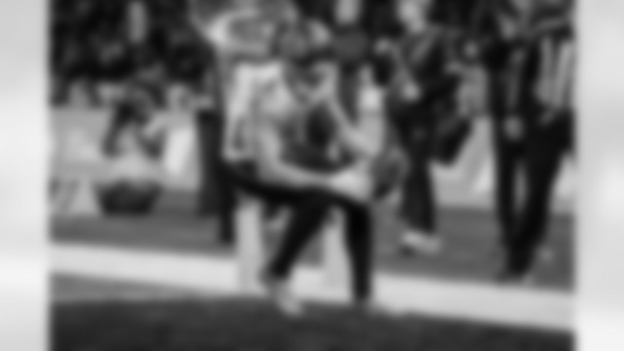 Atlanta Falcons wide receiver Drake London #5 scores on a two-point conversion during the fourth quarter of the Week 10 Game against the Indianapolis Colts at Olympic Stadium in Berlin, Germany on Sunday, November 9, 2025. (Photo by Taylor McLaughlin/Atlanta Falcons)