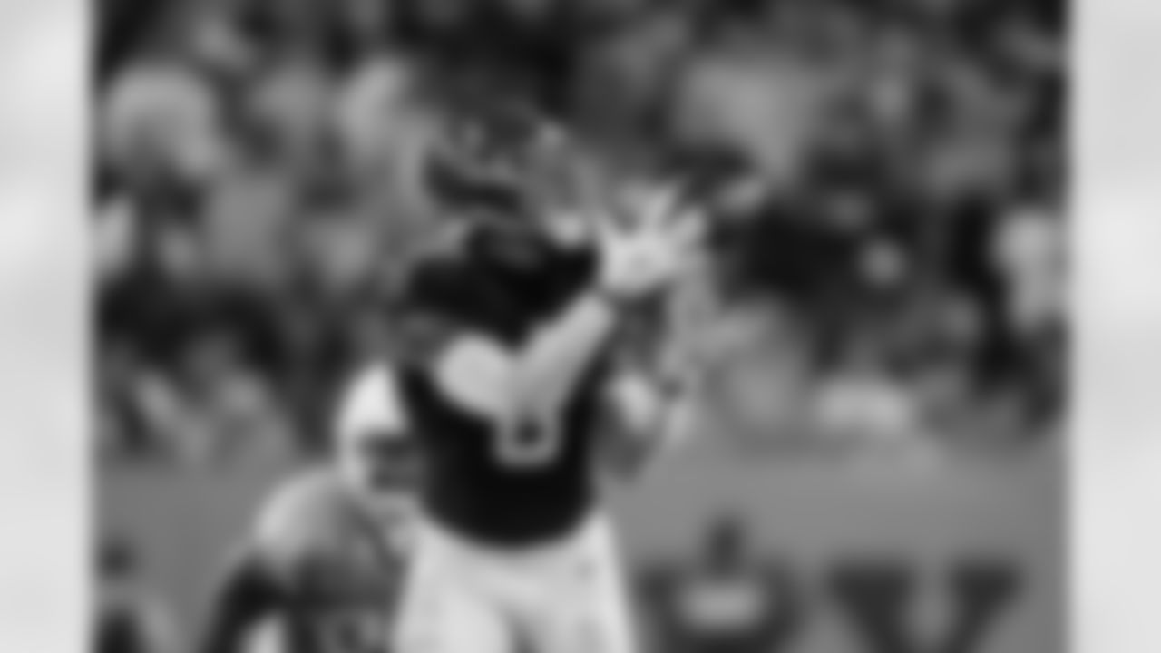 Atlanta Falcons tight end Kyle Pitts Sr. #8 makes a catch during the Week 15 Game against the Tampa Bay Buccaneers at Raymond James Stadium in Tampa, Florida on Thursday, December 11, 2025. (Photo by Jay Bendlin/Atlanta Falcons)