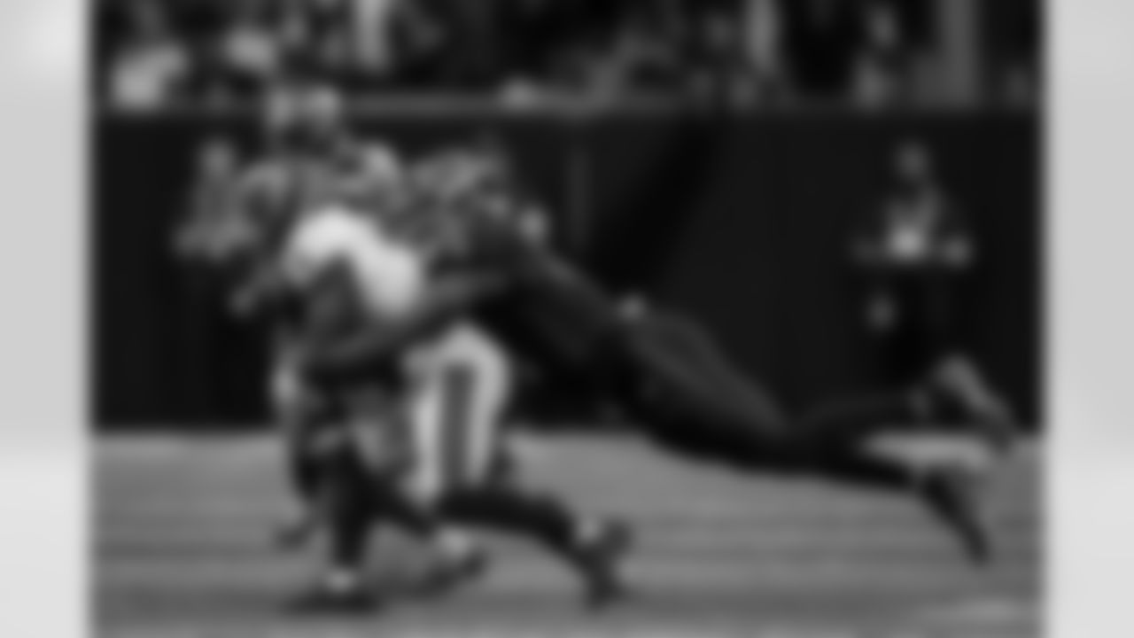 Atlanta Falcons outside linebacker Divine Deablo #0 makes a tackle during the Week 1 Game against the Tampa Bay Buccaneers at Mercedes-Benz Stadium in Atlanta, Georgia on Sunday, September 7, 2025. (Photo by Taylor McLaughlin/Atlanta Falcons)