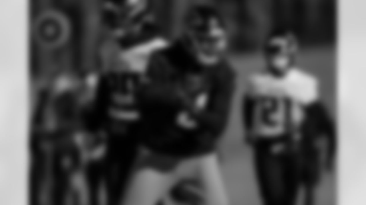 Atlanta Falcons tight end Kyle Pitts Sr. #8 during practice at Atlanta Falcons Training Facility in Flowery Branch, Georgia, on Thursday, January 1, 2026. (Photo by Taylor McLaughlin/Atlanta Falcons)