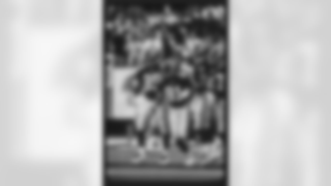 Photograph from the Falcons game vs the St. Louis Rams on November 19, 1995.