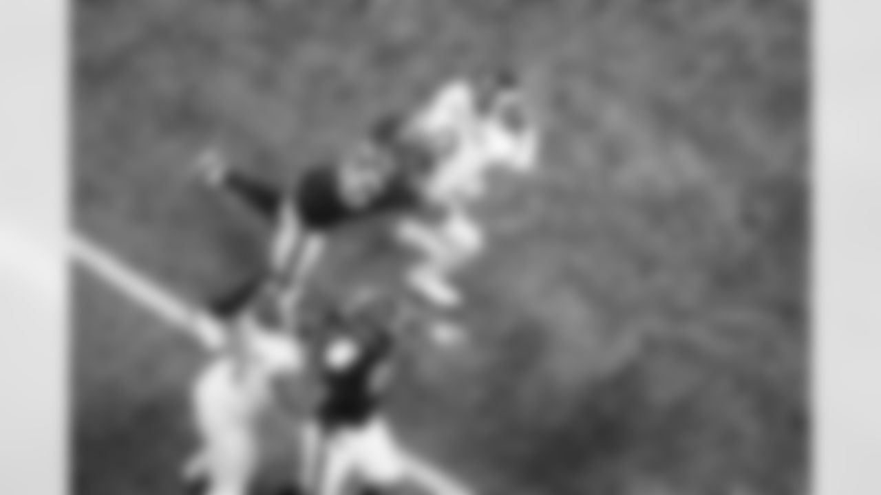 Atlanta Falcons edge rusher Leonard Floyd #56 gets a sack during the Week 17 Game against the Los Angeles Rams at Mercedes-Benz Stadium in Atlanta, Georgia on Monday, December 29, 2025. (Photo by Kevin Liles/Atlanta Falcons)