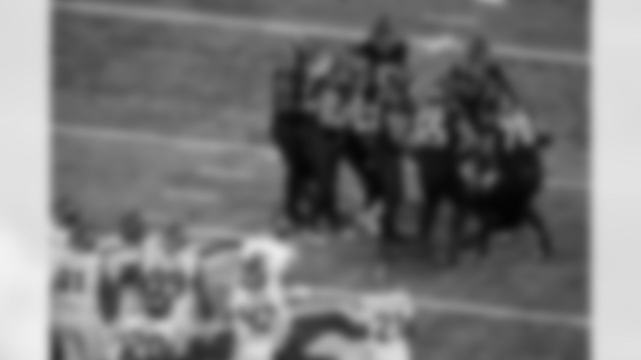 Atlanta Falcons players huddle during the Week 14 Game against the Seattle Seahawks at Mercedes-Benz Stadium in Atlanta, Georgia on Sunday, December 7, 2025. (Photo by Matthew Grimes/Atlanta Falcons)
