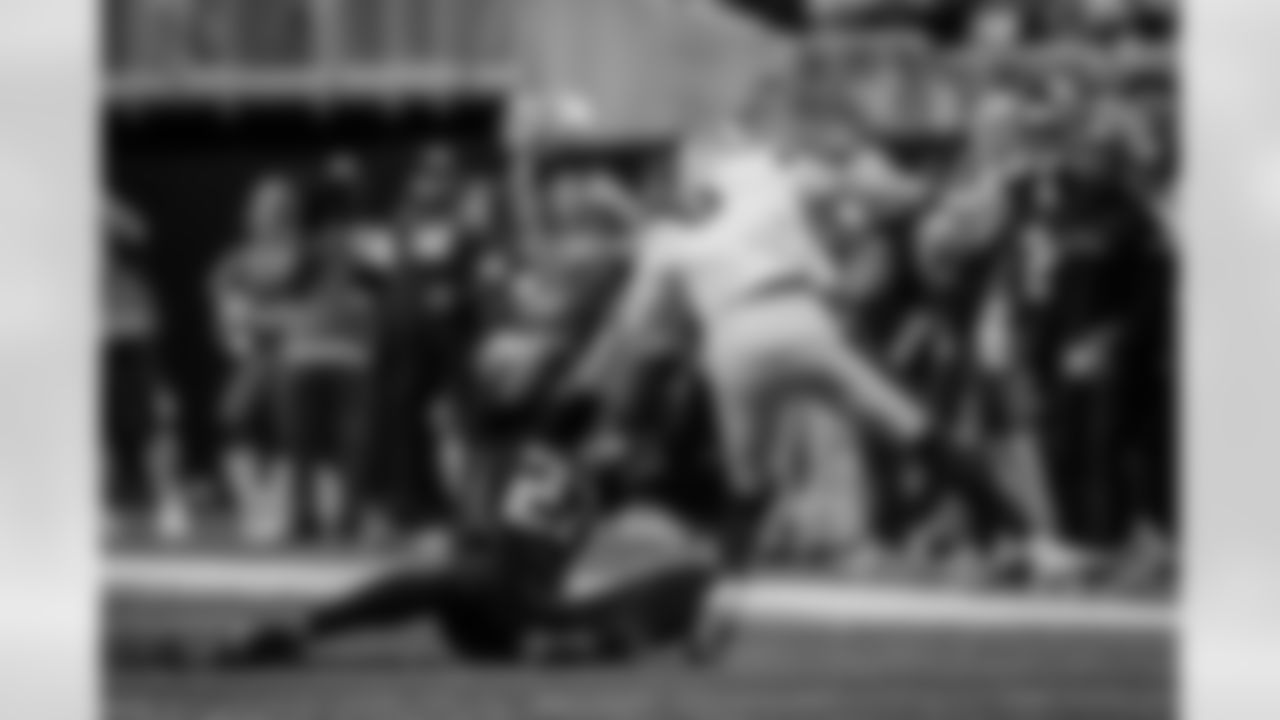 Atlanta Falcons edge rusher James Pearce Jr. #27 makes a record breaking sack during the Week 18 Game against the New Orleans Saints at Mercedes-Benz Stadium in Atlanta, Georgia on Sunday, January 4, 2026. (Photo by Brandon Magnus/Atlanta Falcons)