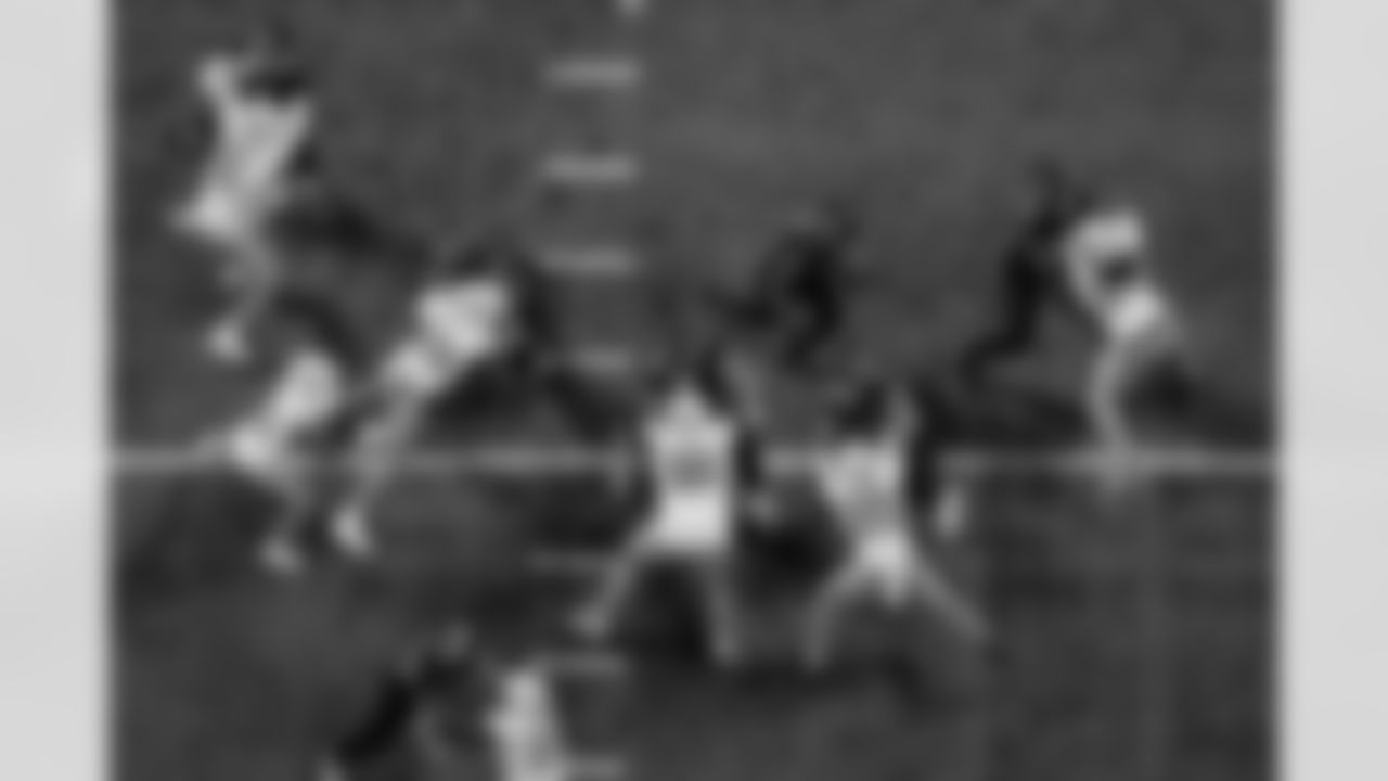 Atlanta Falcons running back Bijan Robinson #7 rushes during the second half of the Week 8 Game against the Miami Dolphins at Mercedes-Benz Stadium in Atlanta, Georgia on Sunday, October 26, 2025. (Photo by Mitch Martin/Atlanta Falcons)