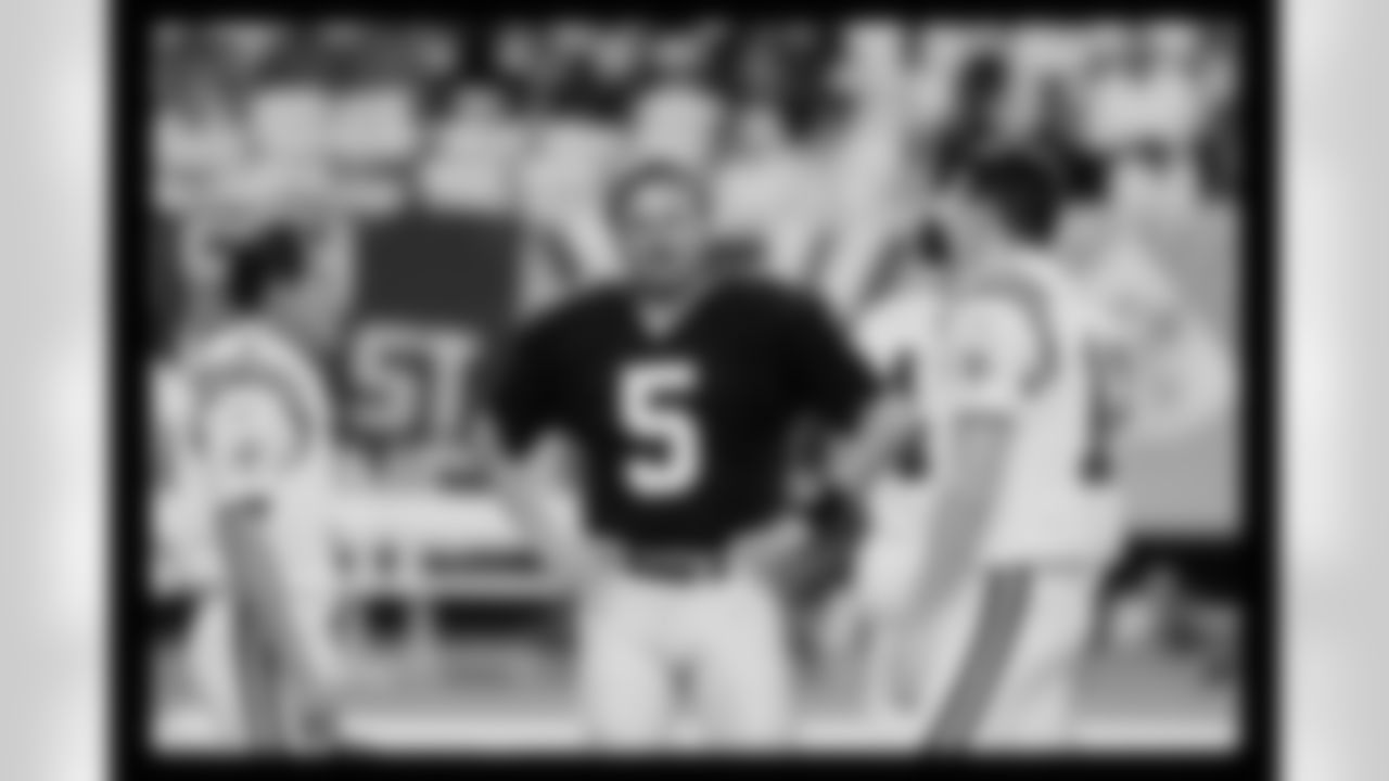 Atlanta Falcons kicker Morten Andersen #5 during the game in Atlanta against the Minnesota Vikings on September 12, 1999. (Photo by Jimmy Cribb)