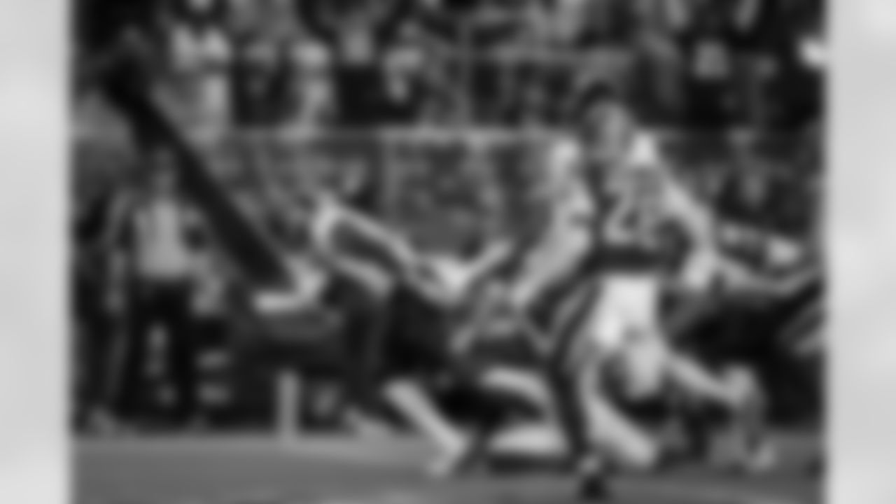 Atlanta Falcons running back Bijan Robinson #7 scores a touchdown during the Week 7 Game against the San Francisco 49ers at Levi's Stadium in Santa Clara, California on Sunday, October 19, 2025. (Photo by Donald Miralle/Atlanta Falcons)