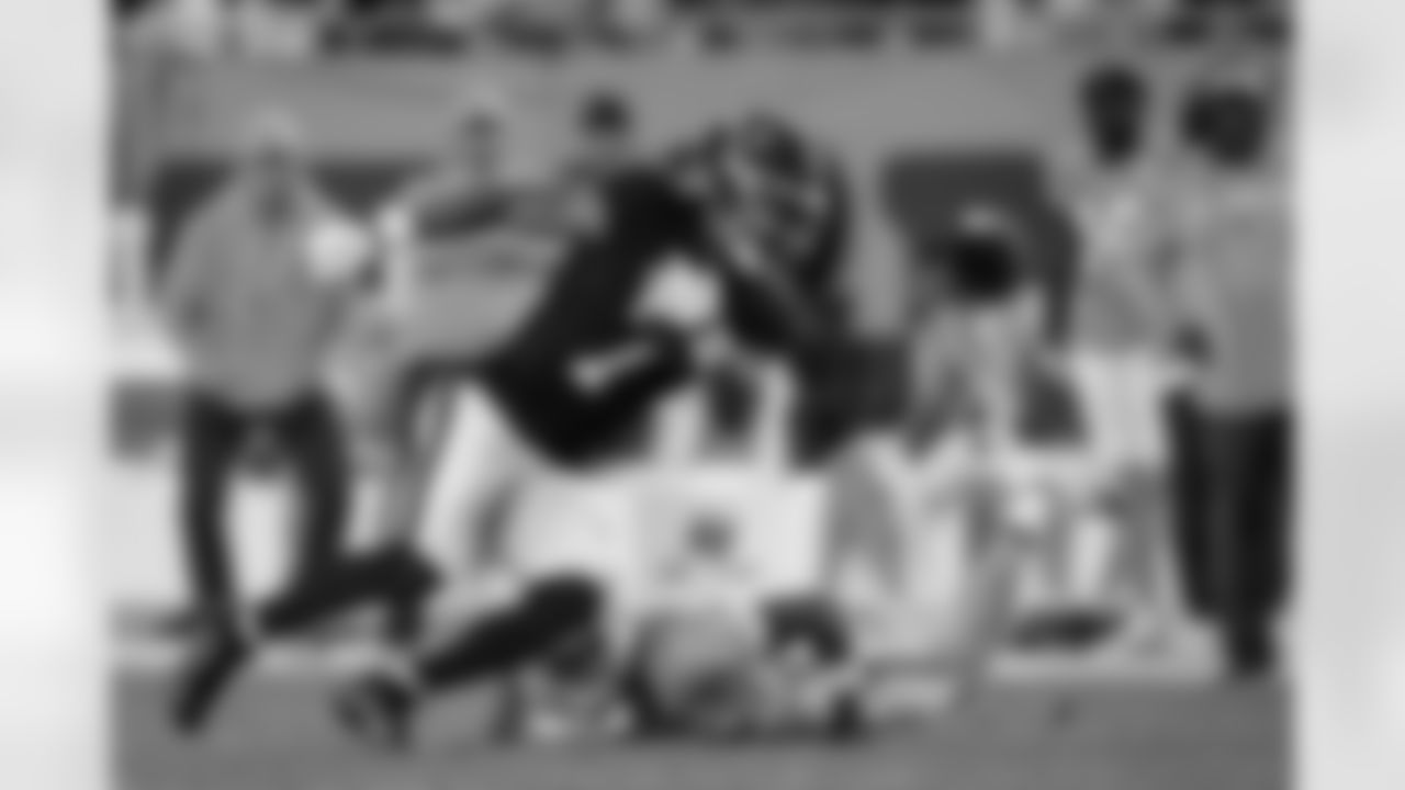 Malik Heathduring the Week 15 Game against the Tampa Bay Buccaneers at Raymond James Stadium in Tampa, Florida on Thursday, December 11, 2025. (Photo by Taylor McLaughlin/Atlanta Falcons)