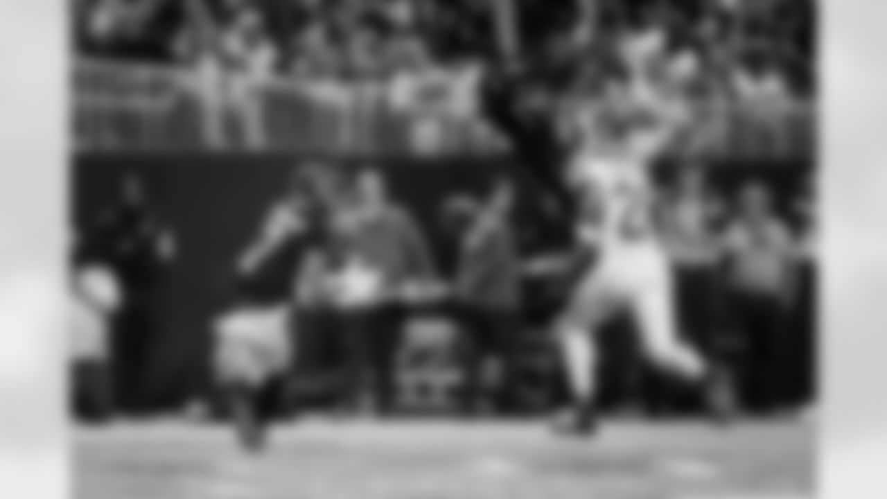 Atlanta Falcons running back Bijan Robinson #7 scores a touchdown during the Week 17 Game against the Los Angeles Rams at Mercedes-Benz Stadium in Atlanta, Georgia on Monday, December 29, 2025. (Photo by AJ Reynolds/Atlanta Falcons)