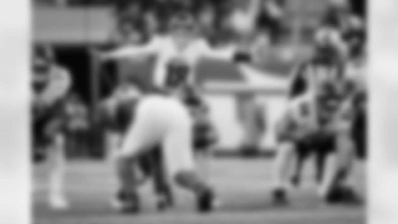 Atlanta Falcons quarterback Kirk Cousins #18 prepares to take a snap during the third quarter of the Week 13 Game against the New York Jets at Metlife Stadium in East Rutherford, New Jersey on Sunday, November 30, 2025. (Photo by Caean Couto/Atlanta Falcons)