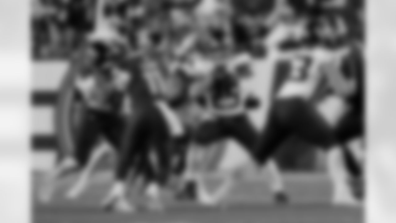Atlanta Falcons running back Tyler Allgeier #25 carries the ball during the Week 17 Game against the Washington Commanders at Commanders Field in Greater Landover, Maryland on Sunday, December 29, 2024. (Photo by Shanna Lockwood/Atlanta Falcons)