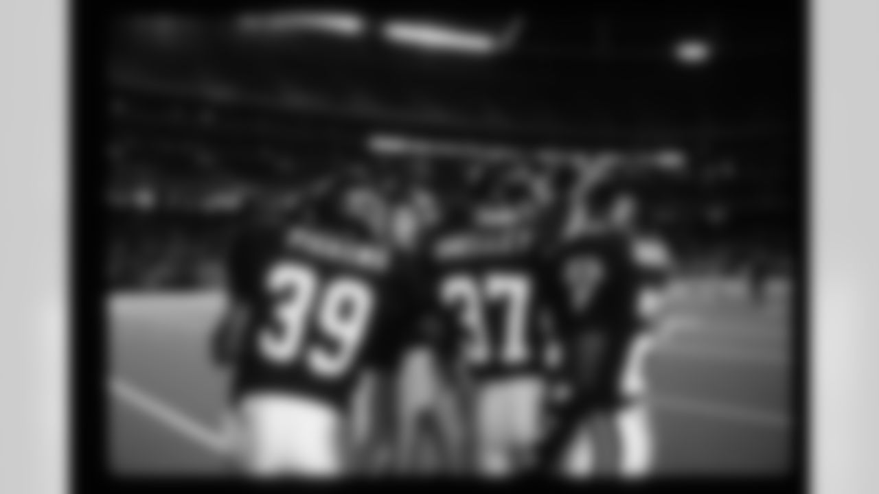 Atlanta Falcons defensive back Bruce Pickens #39 and defensive back Elbert Shelley #37 during the game in Atlanta against the Pittsburgh Steelers on September 27, 1993.