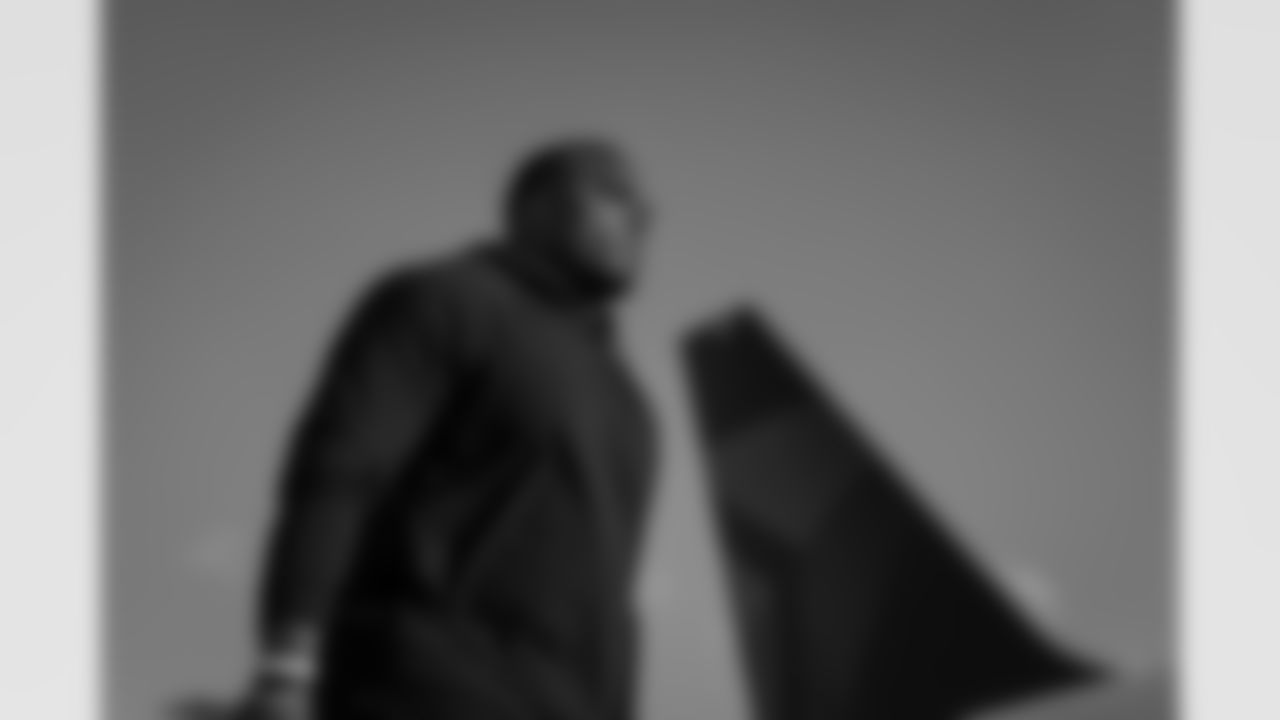 Atlanta Falcons offensive lineman Kyle Hinton #68 boards the plane at Hartsfield-Jackson International Airport in Atlanta, Ga. on Saturday, November 22, 2025. (Photo by Jay Bendlin/Atlanta Falcons)