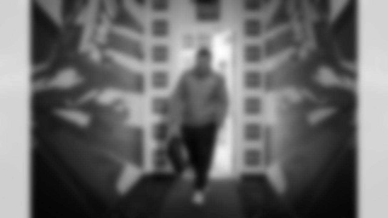 Atlanta Falcons guard Chris Lindstrom #63 arrives before the Week 18 Game against the New Orleans Saints at Mercedes-Benz Stadium in Atlanta, Georgia on Sunday, January 4, 2026. (Photo by Jay Bendlin/Atlanta Falcons)