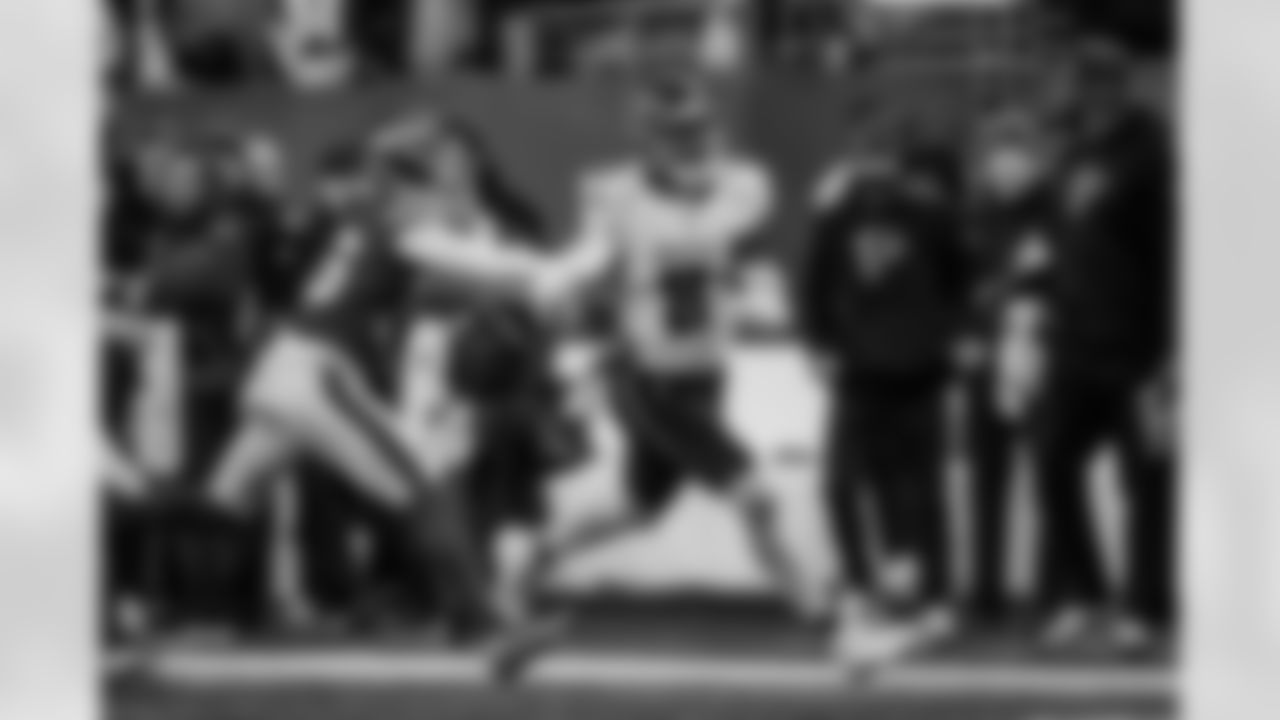 Atlanta Falcons tight end Kyle Pitts Sr. #8 runs with the ball during the Week 13 Game against the New York Jets at Metlife Stadium in East Rutherford, New Jersey on Sunday, November 30, 2025. (Photo by Jay Bendlin/Atlanta Falcons)