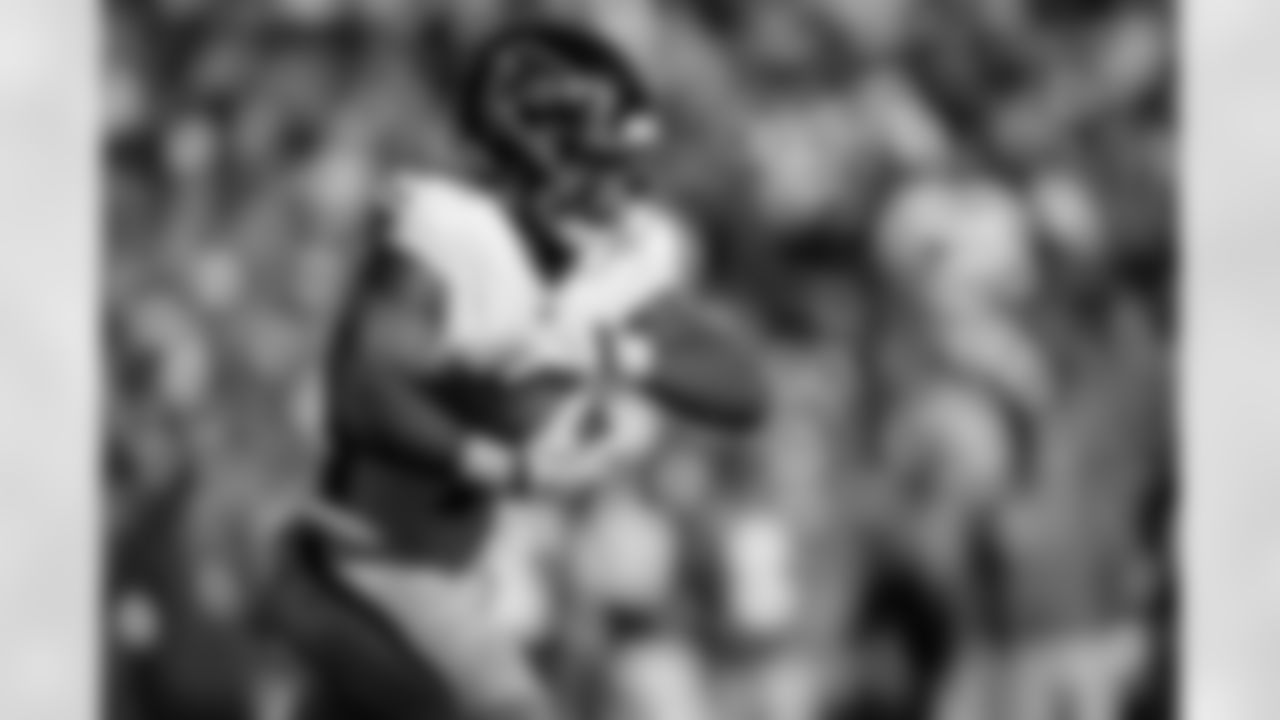 Atlanta Falcons running back Bijan Robinson #7 runs with the ball during the Week 9 Game against the New England Patriots at Gillette Stadium in Foxborough, Massachusetts on Sunday, November 2, 2025. (Photo by Jay Bendlin/Atlanta Falcons)