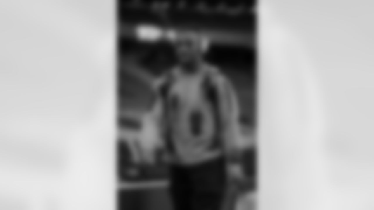 Atlanta Falcons running back Bijan Robinson #7 arrives before the Week 16 Game against the Arizona Cardinals at State Farm Stadium in Glendale, Arizona on Sunday, December 21, 2025. (Photo by Taylor McLaughlin/Atlanta Falcons)