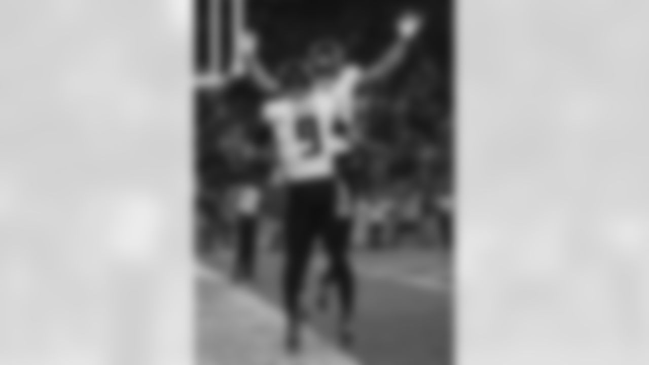 Atlanta Falcons quarterback Desmond Ridder #9 celebrates after running for a touchdown during the fourth quarter of the Week 10 Game against the Arizona Cardinals at State Farm Stadium in Glendale, Arizona on Sunday, November 12, 2023. (Photo by Brandon Magnus/Atlanta Falcons)
