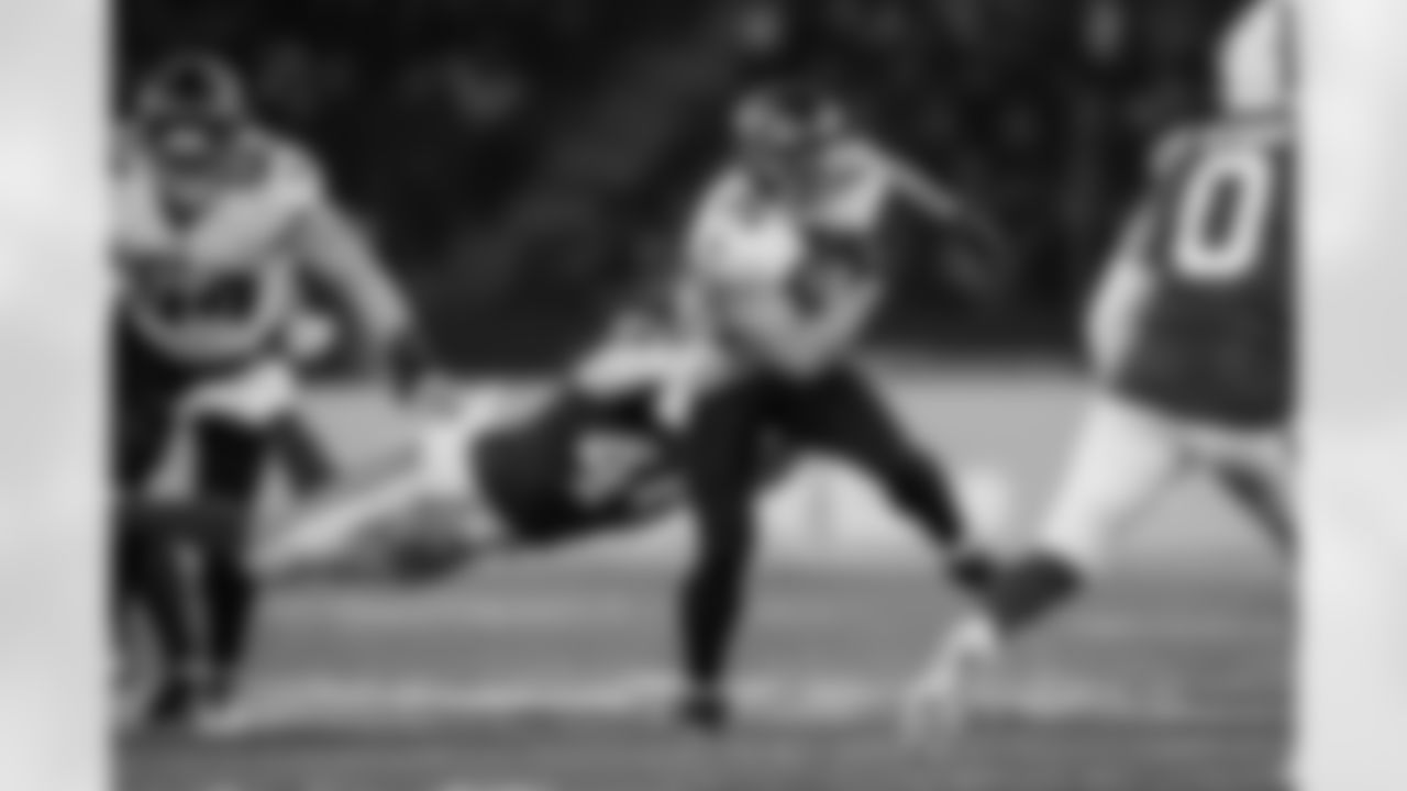 Atlanta Falcons running back Tyler Allgeier #25 during the Week 10 Game against the Indianapolis Colts at Olympic Stadium in Berlin, Germany on Sunday, November 9, 2025. (Photo by Brandon Magnus/Atlanta Falcons)