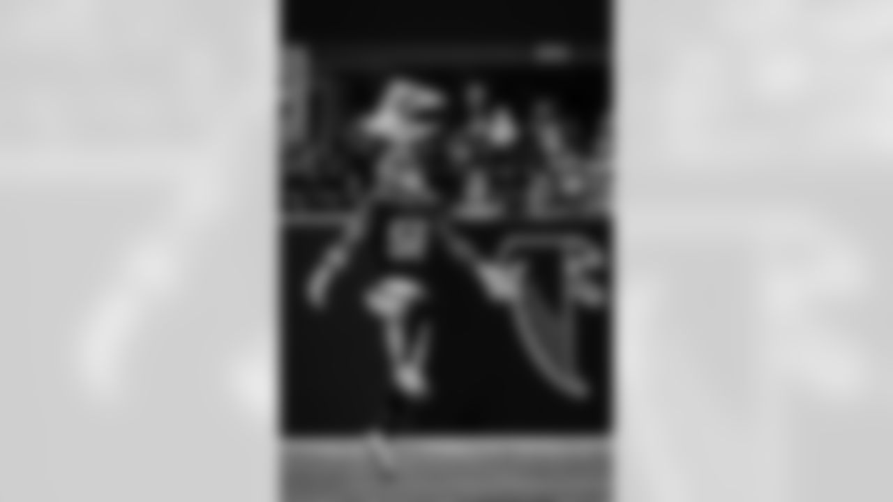 Atlanta Falcons edge rusher Leonard Floyd #56 reacts after a sack during the Week 17 Game against the Los Angeles Rams at Mercedes-Benz Stadium in Atlanta, Georgia on Monday, December 29, 2025. (Photo by Taylor McLaughlin/Atlanta Falcons)