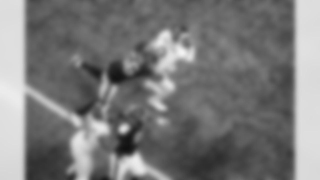 Atlanta Falcons edge rusher Leonard Floyd #56 gets a sack during the Week 17 Game against the Los Angeles Rams at Mercedes-Benz Stadium in Atlanta, Georgia on Monday, December 29, 2025. (Photo by Kevin Liles/Atlanta Falcons)