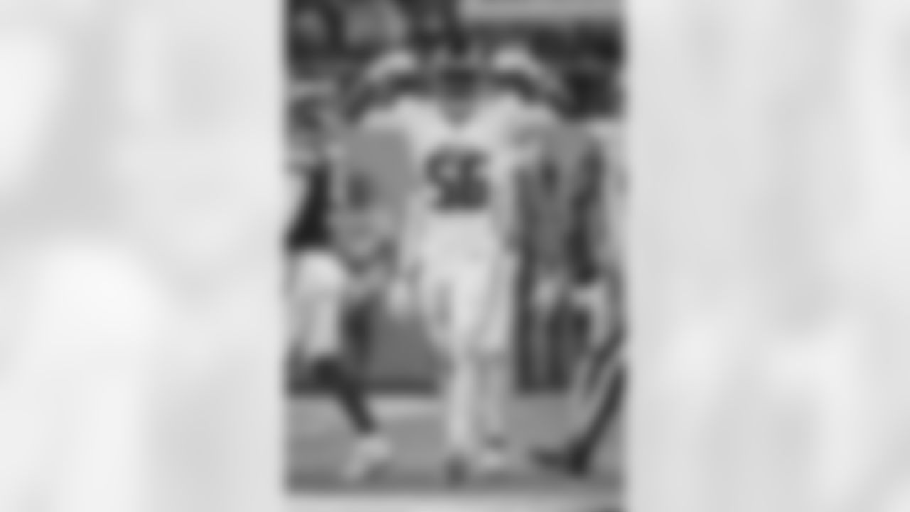 Atlanta Falcons edge rusher Leonard Floyd #56 makes a sack during the Week 2 Game against the Minnesota Vikings at U.S. Bank Stadium in Minneapolis, Minnesota on Sunday, September 14, 2025. (Photo by Jay Bendlin/Atlanta Falcons)