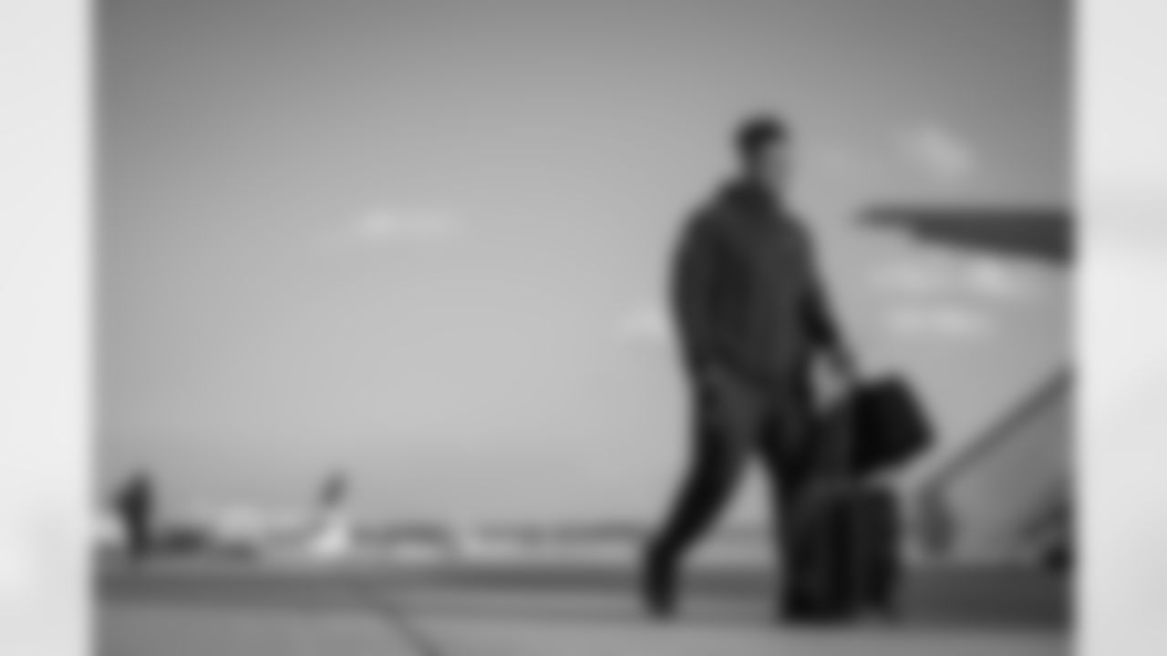 Atlanta Falcons offensive lineman Matthew Bergeron #65 boards the plane at Hartsfield-Jackson International Airport in Atlanta, Ga. on Saturday, November 22, 2025. (Photo by Jay Bendlin/Atlanta Falcons)