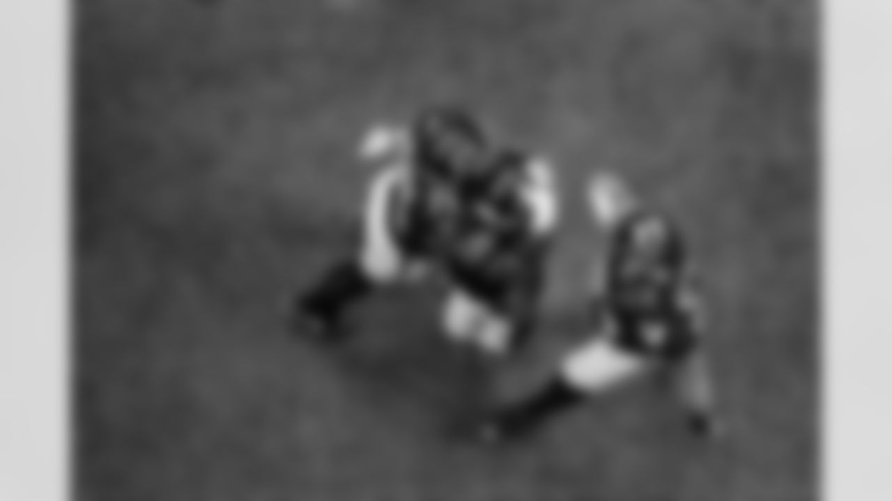 Atlanta Falcons running back Bijan Robinson #7 celebrates with Atlanta Falcons offensive lineman Elijah Wilkinson #71 and Atlanta Falcons offensive lineman Ryan Neuzil #64 after scoring a touchdown during the Week 11 Game against the Carolina Panthers at Mercedes-Benz Stadium in Atlanta, Georgia on Sunday, November 16, 2025. (Photo by Brandon Magnus/Atlanta Falcons)